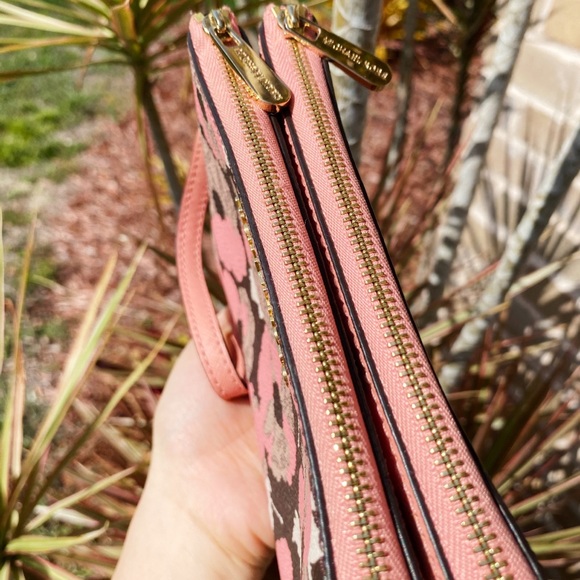 Michael Kors Large double zip wristlet floral - Picture 6 of 7